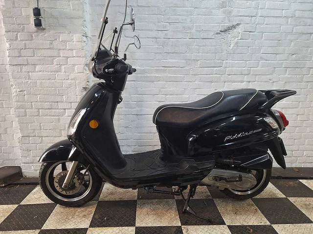 Sym fiddle 2 45 km bromscooter 4takt - afbeelding 1 van  8
