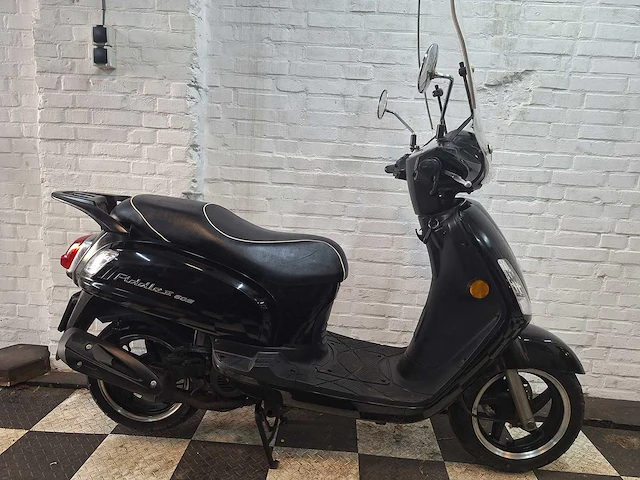 Sym fiddle 2 45 km bromscooter 4takt - afbeelding 5 van  8