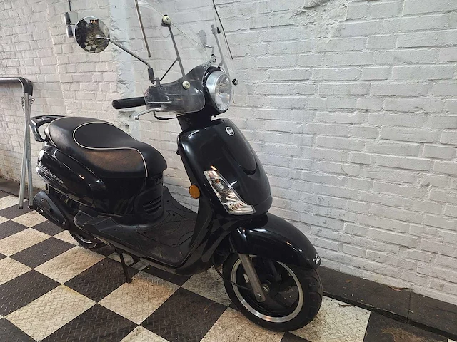 Sym fiddle 2 45 km bromscooter 4takt - afbeelding 6 van  8