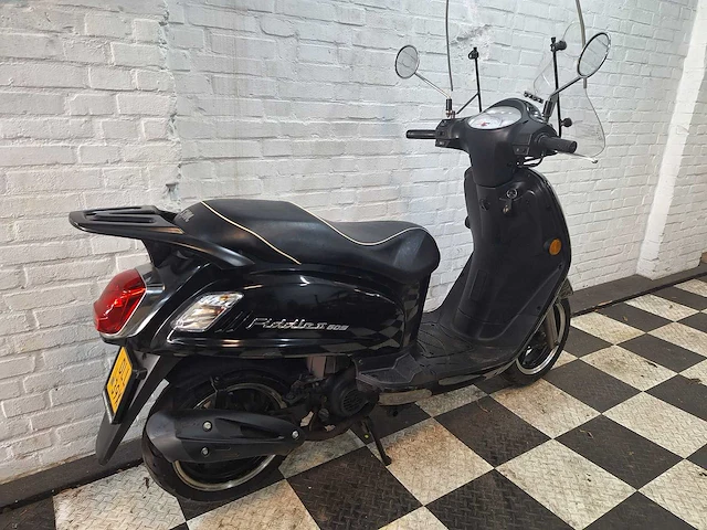 Sym fiddle 2 45 km bromscooter 4takt - afbeelding 7 van  8