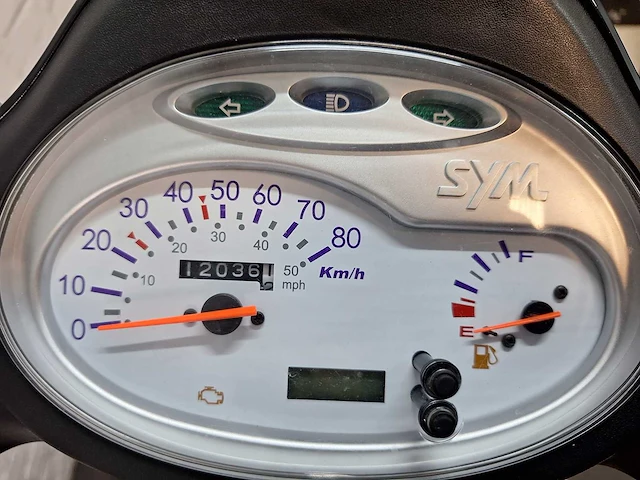 Sym fiddle 2 45 km bromscooter 4takt - afbeelding 4 van  7