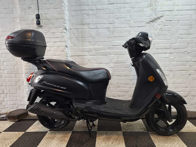 Sym fiddle 2 45 km bromscooter 4takt - afbeelding 5 van  7