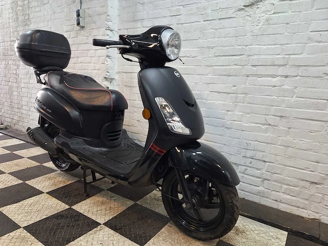 Sym fiddle 2 45 km bromscooter 4takt - afbeelding 6 van  7