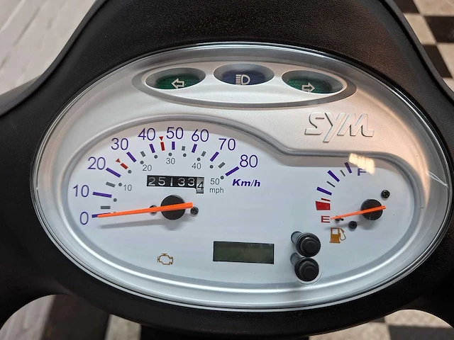 Sym fiddle 2 45 km bromscooter 4takt - afbeelding 4 van  7