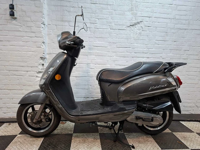 Sym fiddle 2 45 km bromscooter 4takt - afbeelding 1 van  7