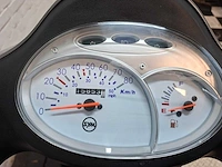 Sym fiddle 2 45 km bromscooter 4takt - afbeelding 4 van  7