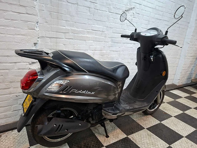 Sym fiddle 2 45 km bromscooter 4takt - afbeelding 5 van  7