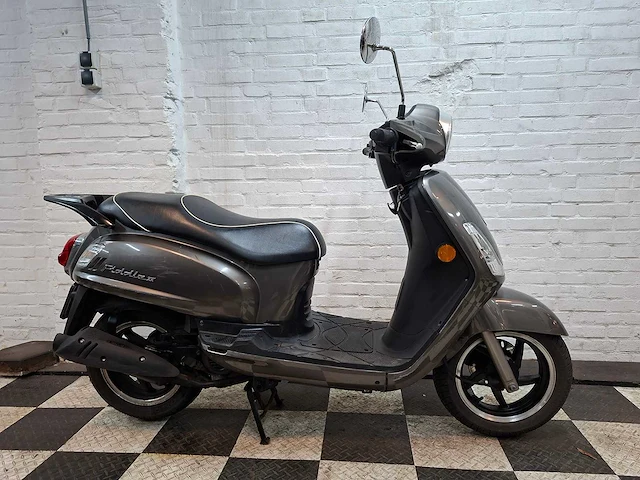 Sym fiddle 2 45 km bromscooter 4takt - afbeelding 6 van  7