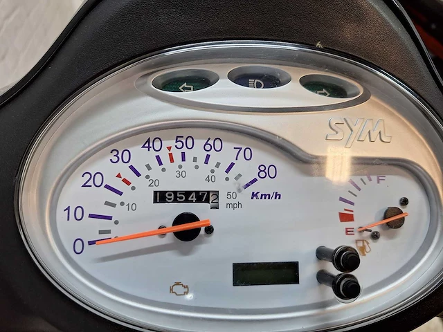 Sym fiddle 2 45 km bromscooter 4takt - afbeelding 4 van  7