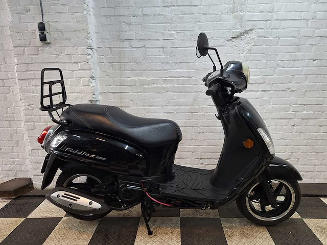 Sym fiddle 2 45 km bromscooter 4takt - afbeelding 6 van  7