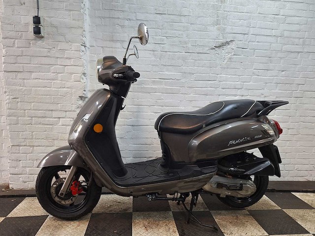 Sym fiddle 2 45 km bromscooter 4takt - afbeelding 1 van  6