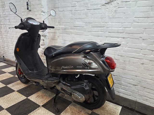 Sym fiddle 2 45 km bromscooter 4takt - afbeelding 3 van  6