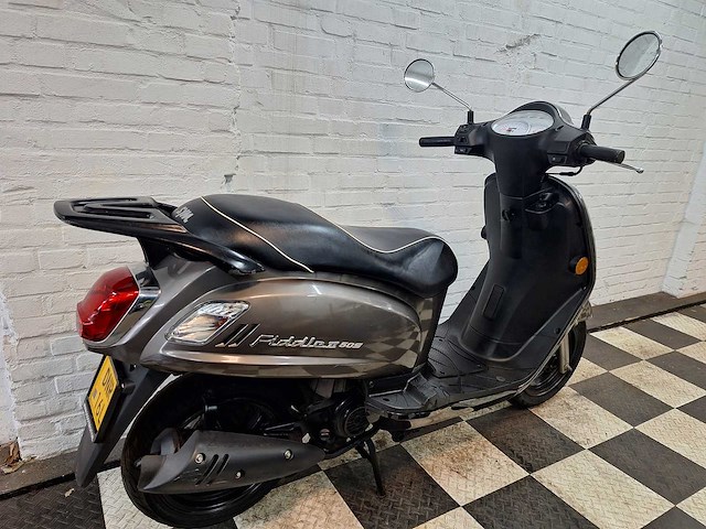 Sym fiddle 2 45 km bromscooter 4takt - afbeelding 4 van  6