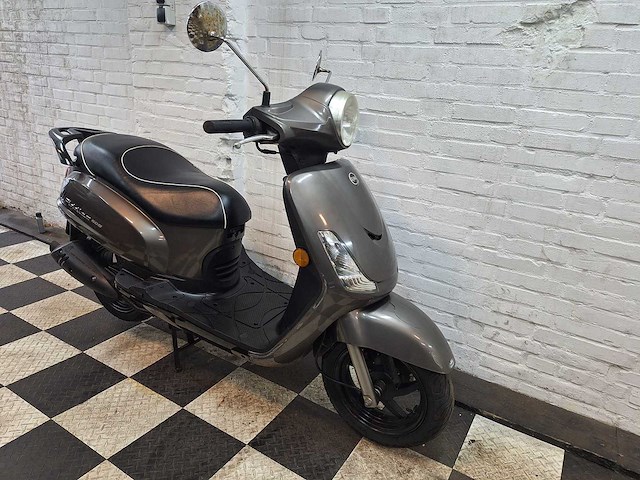 Sym fiddle 2 45 km bromscooter 4takt - afbeelding 6 van  6