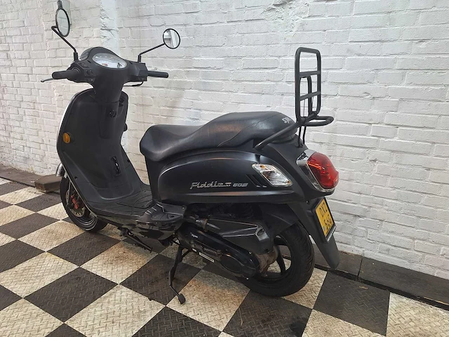 Sym fiddle 2 45km bromscooter 4-takt - afbeelding 3 van  7