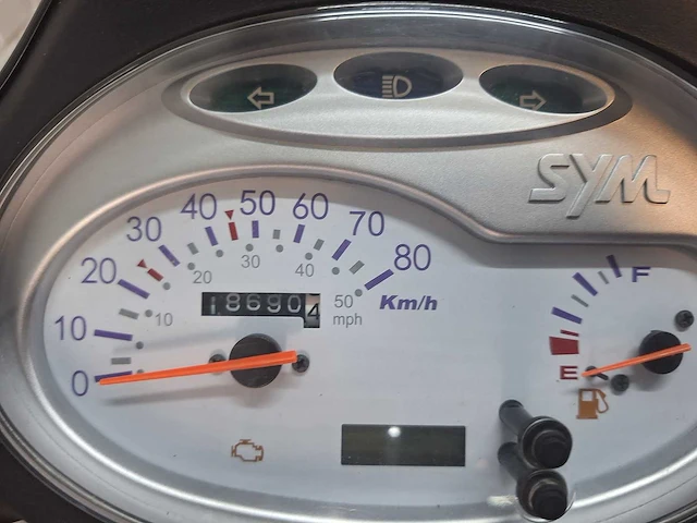 Sym fiddle 2 45km bromscooter 4-takt - afbeelding 4 van  7