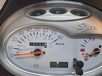 Sym fiddle 2 45km bromscooter 4-takt - afbeelding 4 van  7