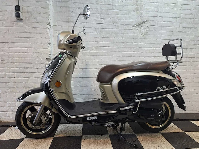 Sym fiddle 3 45 km bromscooter 4takt - afbeelding 1 van  7