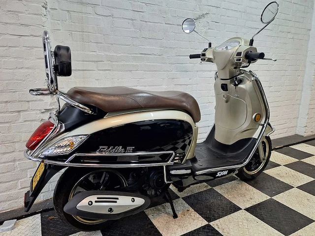 Sym fiddle 3 45 km bromscooter 4takt - afbeelding 5 van  7