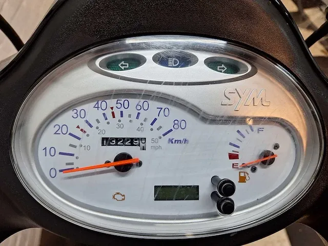 Sym fiddle 45 km bromscooter 4takt - afbeelding 4 van  7