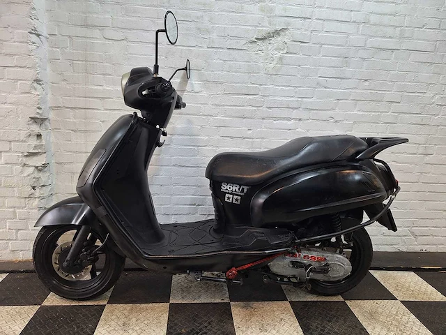 Sym fiddle 45 km bromscooter 4takt - afbeelding 1 van  6