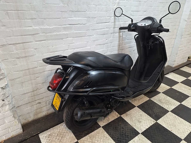Sym fiddle 45 km bromscooter 4takt - afbeelding 4 van  6