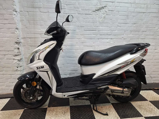 Sym jet 4 45 km bromscooter 2takt - afbeelding 1 van  7