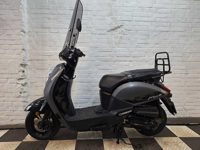 Sym mio 25 km snorscooter 4takt - afbeelding 1 van  7