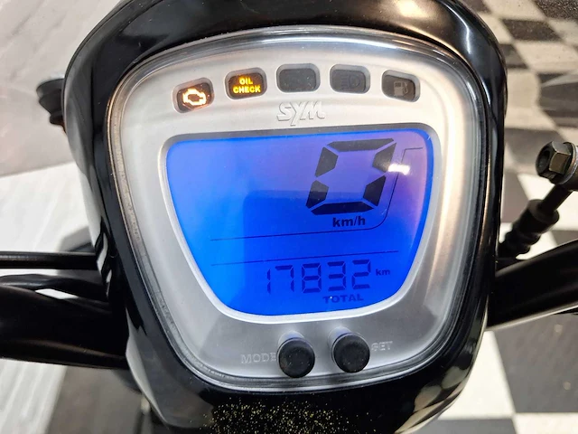 Sym mio 25 km snorscooter 4takt - afbeelding 4 van  7