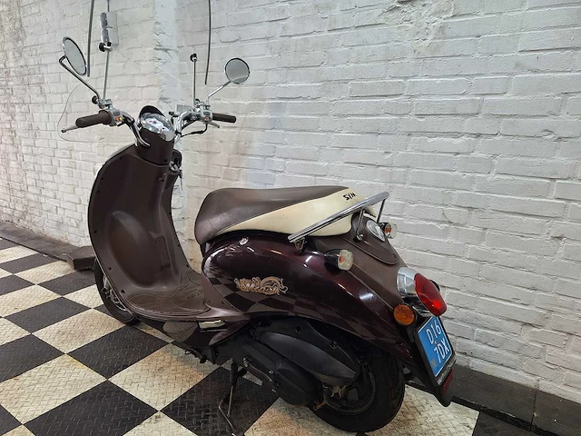 Sym mio 25 km snorscooter 4takt - afbeelding 3 van  7