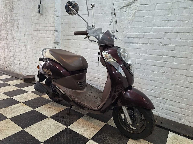Sym mio 25 km snorscooter 4takt - afbeelding 7 van  7