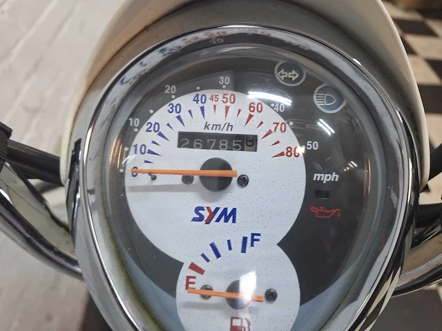 Sym mio 25 km snorscooter 4takt - afbeelding 4 van  7