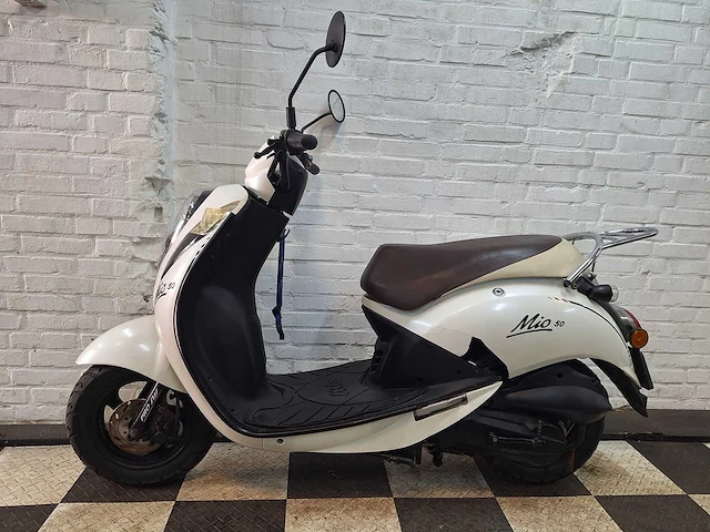 Sym mio 25 km snorscooter 4takt - afbeelding 1 van  7