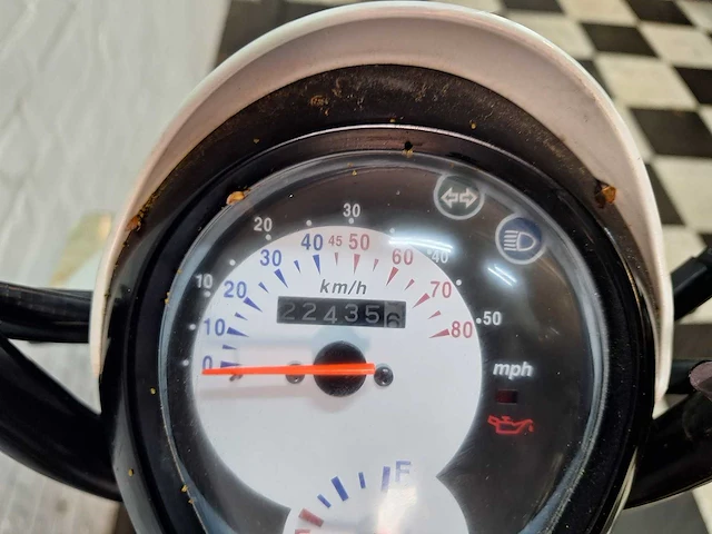 Sym mio 25 km snorscooter 4takt - afbeelding 4 van  7