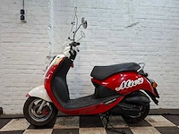 Sym mio 25 km snorscooter 4takt