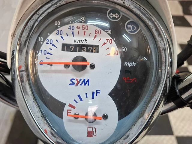 Sym mio 25 km snorscooter 4takt - afbeelding 4 van  7