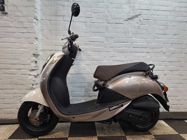 Sym mio 25 km snorscooter 4takt - afbeelding 1 van  7