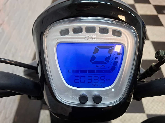 Sym mio 45 km bromscooter 4takt - afbeelding 4 van  7