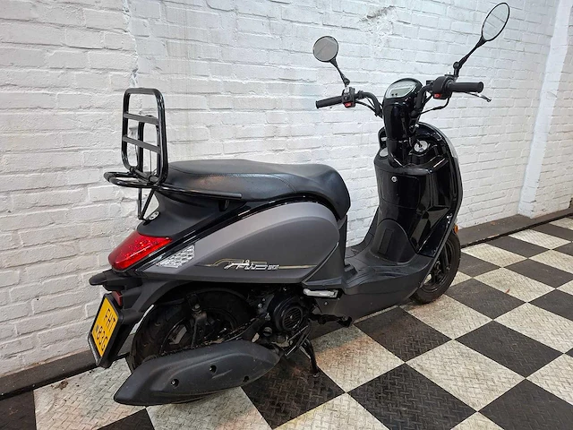 Sym mio 45 km bromscooter 4takt - afbeelding 5 van  7