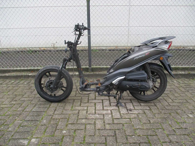 Sym restant - bromscooter - symphony st - scooter - afbeelding 1 van  8