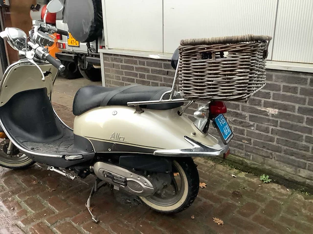 Sym snorscooter allo scooter - afbeelding 3 van  10