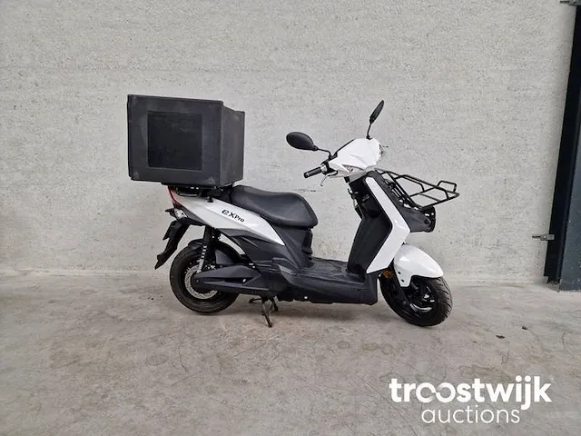 Sym x-pro elektrische bromscooter - afbeelding 2 van  8