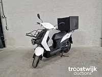 Sym x-pro elektrische bromscooter - afbeelding 3 van  8