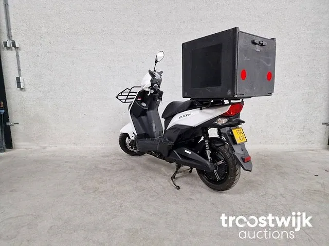 Sym x-pro elektrische bromscooter - afbeelding 5 van  8