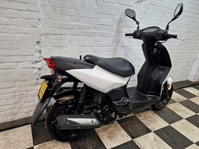 Sym xpro 45 km bromscooter 4takt - afbeelding 5 van  7