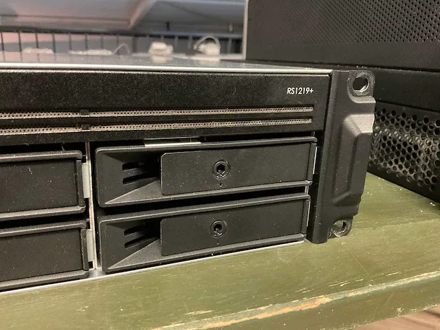 Synology rs1219+ netwerkopslag - afbeelding 3 van  4