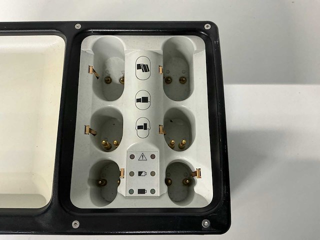 Synthes - universele batterij oplader - afbeelding 2 van  3