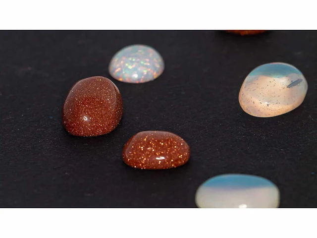Synthetisch opaal en zonnesteen set van 12 - 51,60 karaat - afbeelding 7 van  10