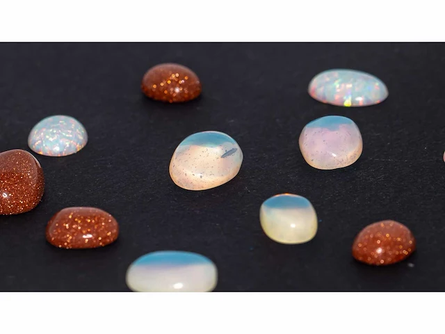 Synthetisch opaal en zonnesteen set van 12 - 51,60 karaat - afbeelding 8 van  10