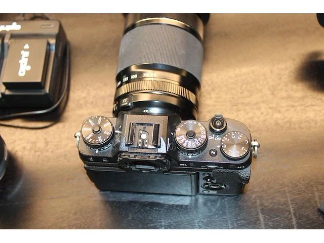 Systeemcamera fujifilm x-t2 voorzien van de telezoomlens fujifilm fujinon xf 55-200mm f/3.5-4.8 r lm ois en... - afbeelding 3 van  4